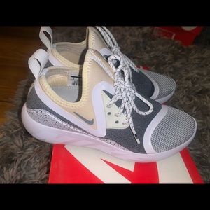 Nike LunaCharge Essential
